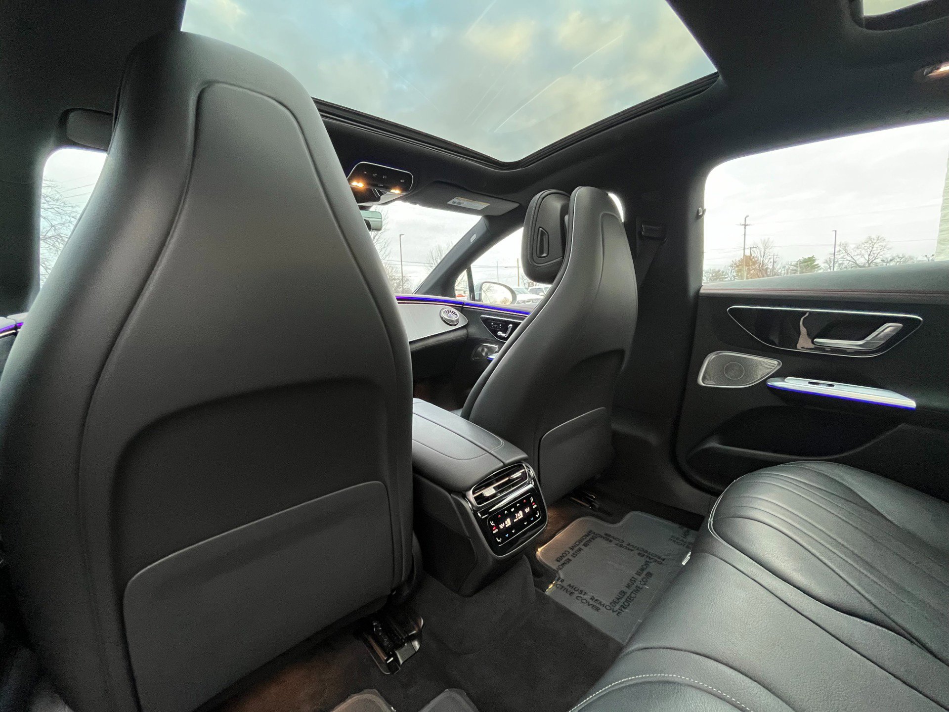 Used 2023 Mercedes-Benz EQE 500 4MATIC Sedan image 28