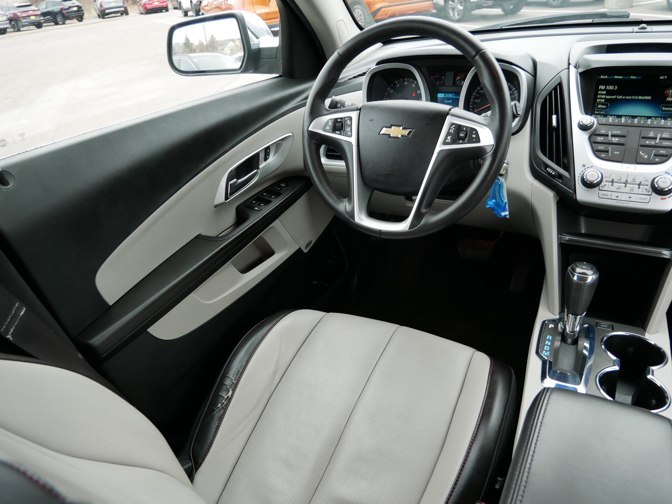 Used 2017 Chevrolet Equinox Premier w/ Enhanced Convenience Package AWD/4WD image 9