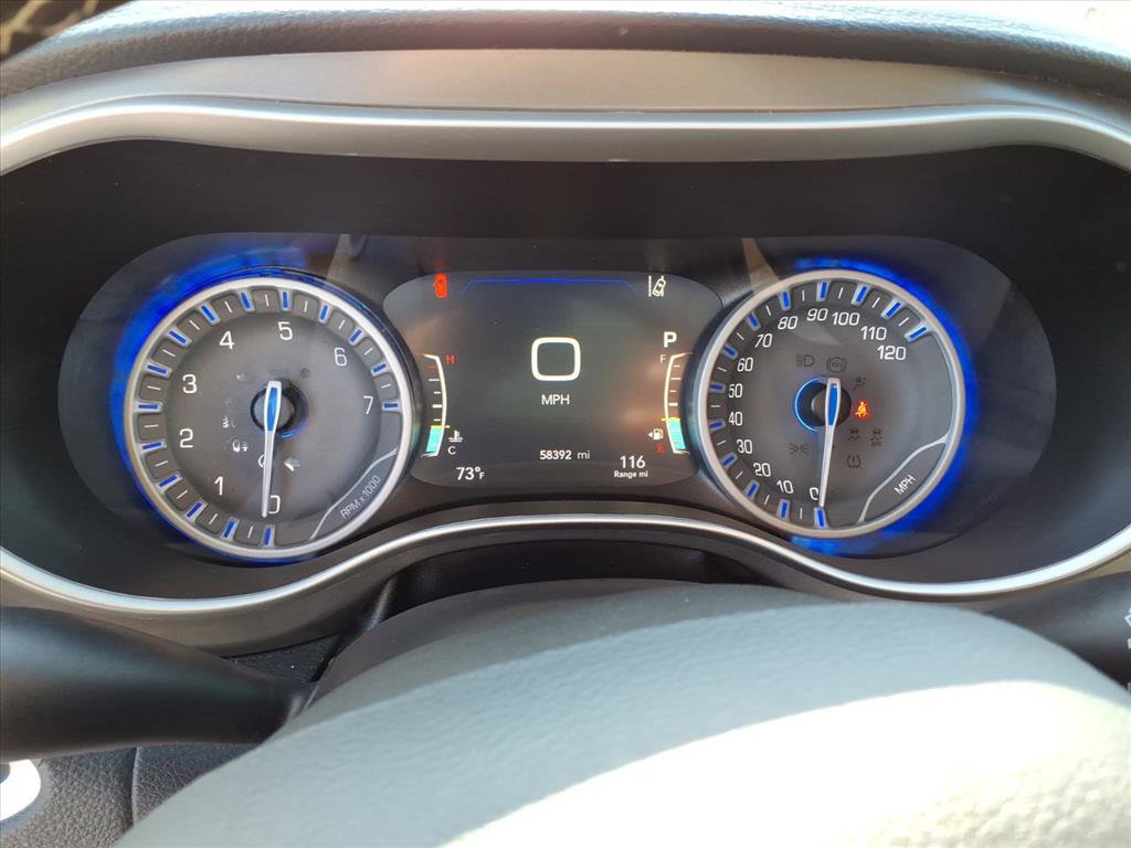 Used 2022 Chrysler Pacifica Touring-L image 17