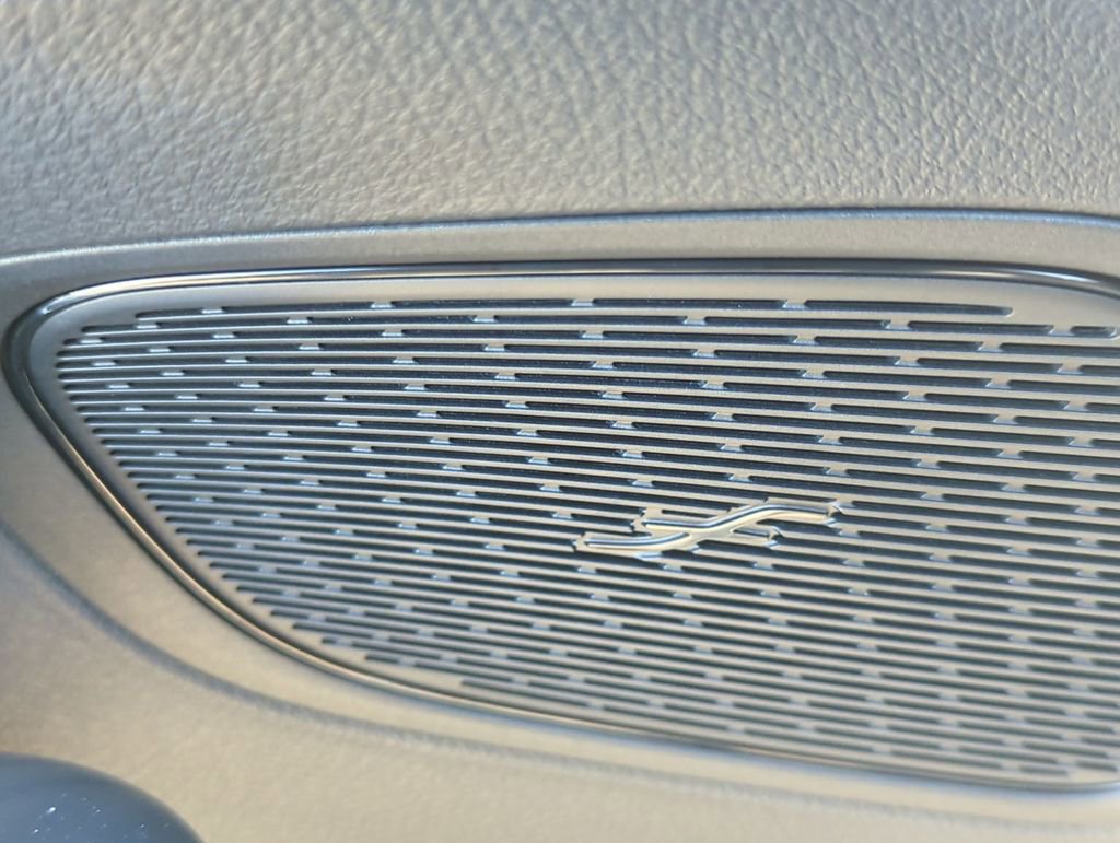 Used 2025 Mercedes-Benz GLC 300 4MATIC image 25