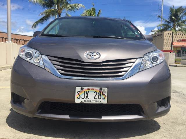 Used 2015 Toyota Sienna LE image 2