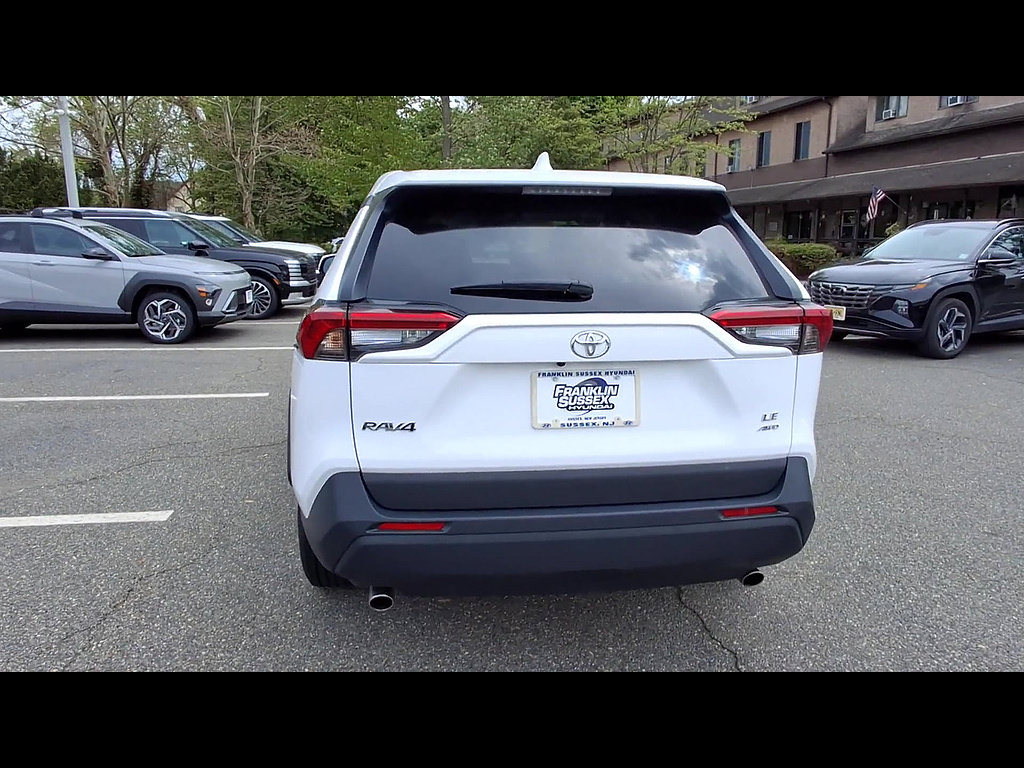 Used 2024 Toyota RAV4 LE AWD/4WD image 7