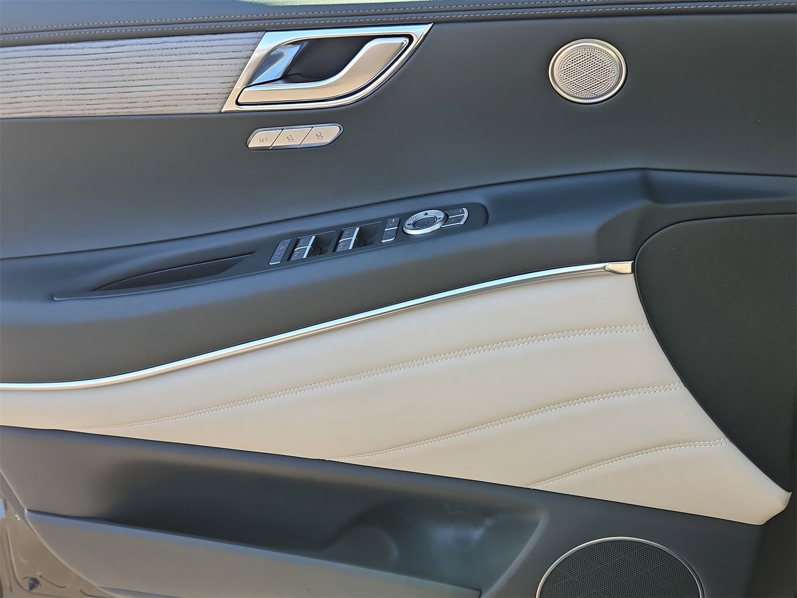 Certified 2025 Genesis GV80 2.5T Select image 29