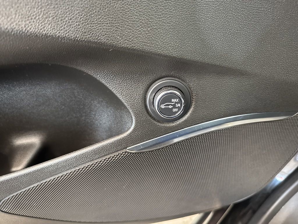 Used 2023 Buick Enclave Essence image 21