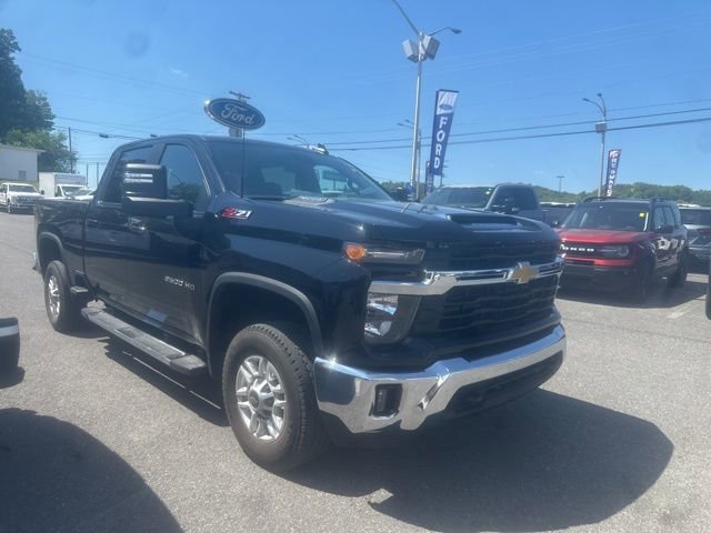 Used 2024 Chevrolet Silverado 2500 LT w/ Convenience Package AWD/4WD image 3