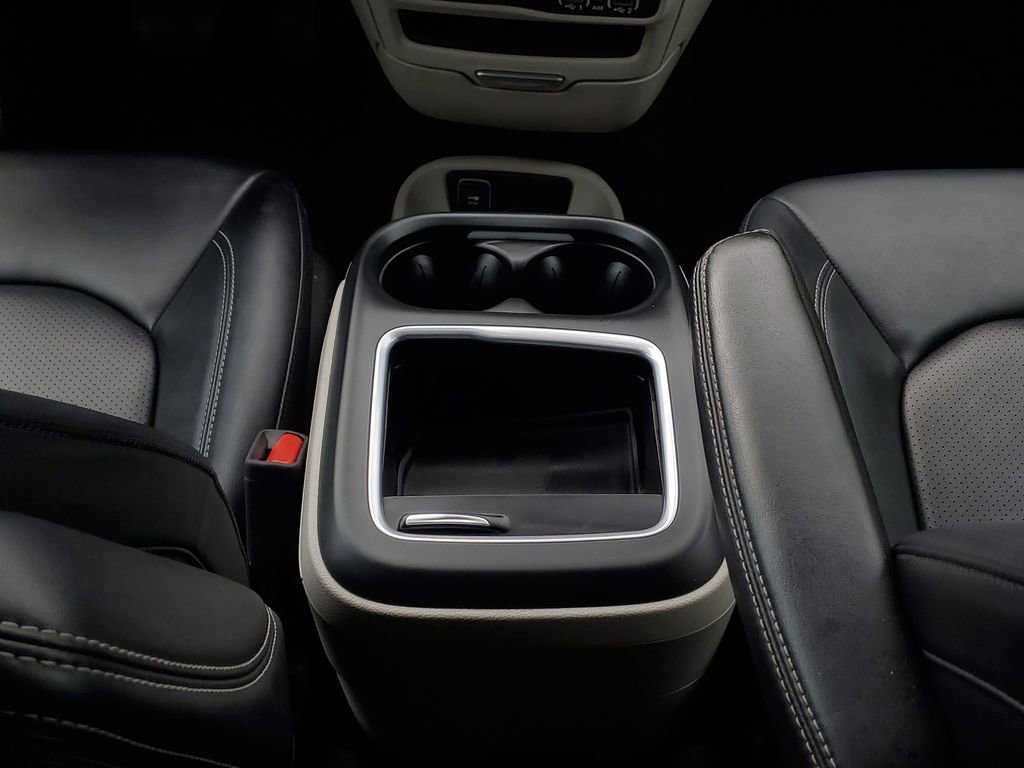 Used 2024 Chrysler Pacifica Touring-L image 25