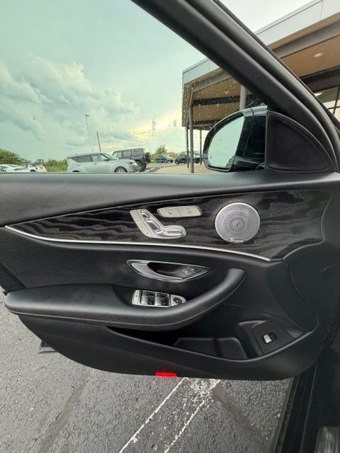 Used 2017 Mercedes-Benz E 300 4MATIC image 8