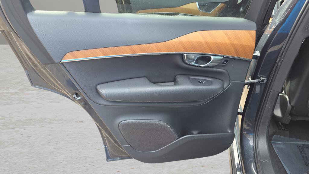 Used 2021 Volvo XC90 T6 Momentum w/ Climate Package image 13