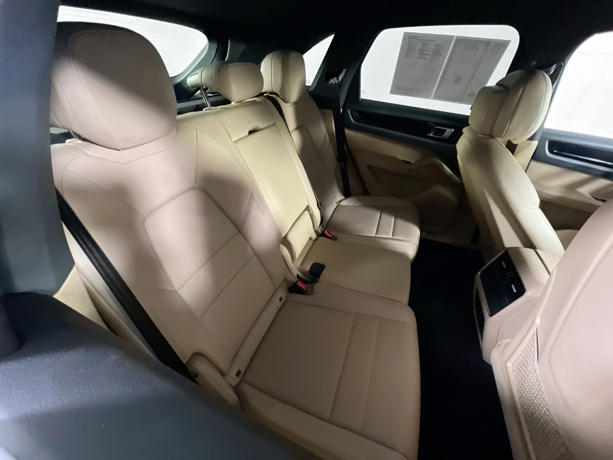 Used 2022 Porsche Cayenne image 26