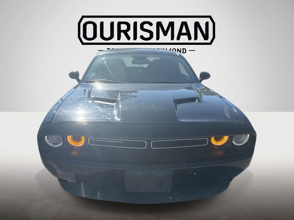 Used 2018 Dodge Challenger SXT w/ Driver Convenience Group image 2