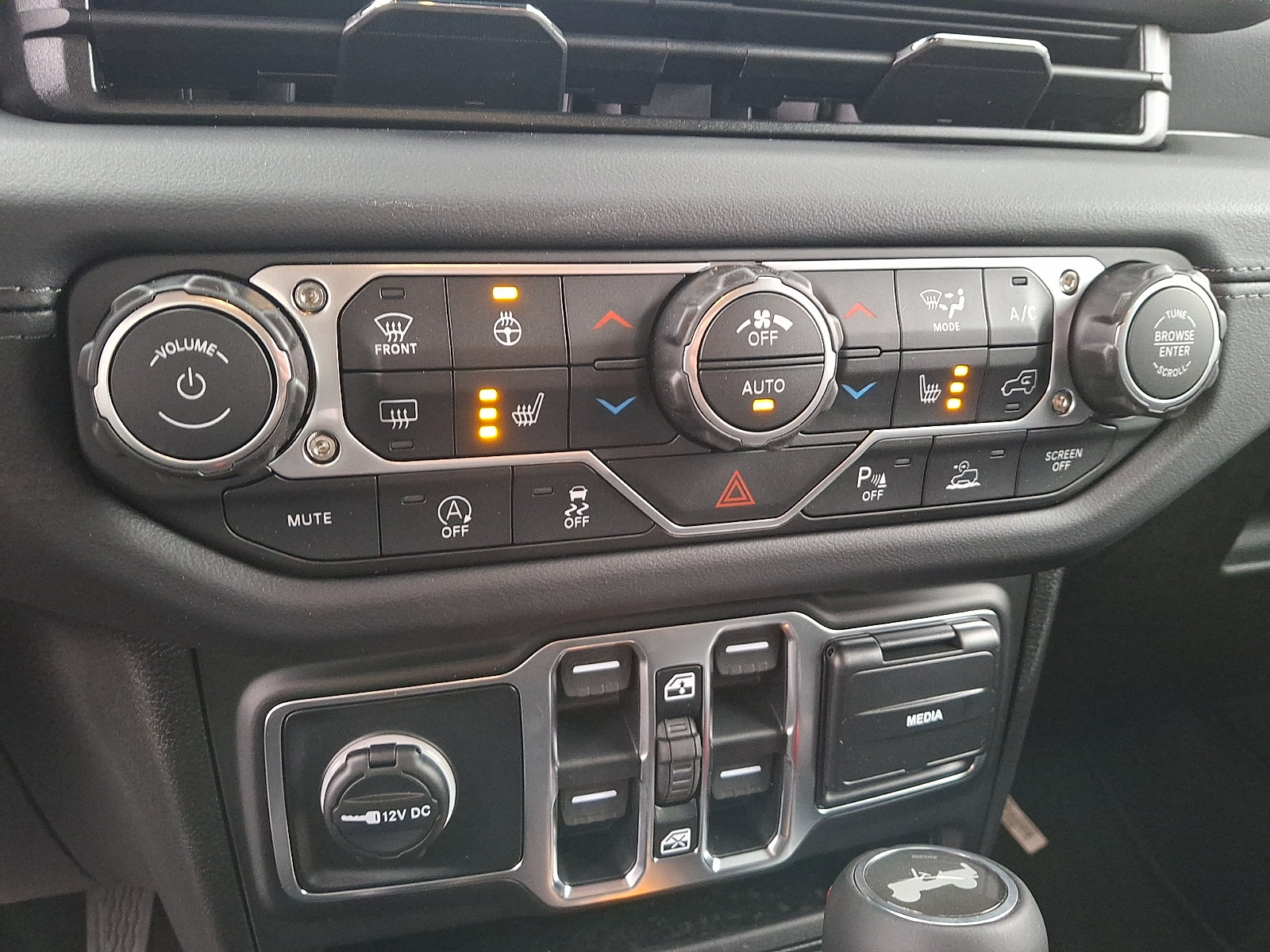 New 2026 Jeep Wrangler Unlimited Sahara AWD/4WD image 12