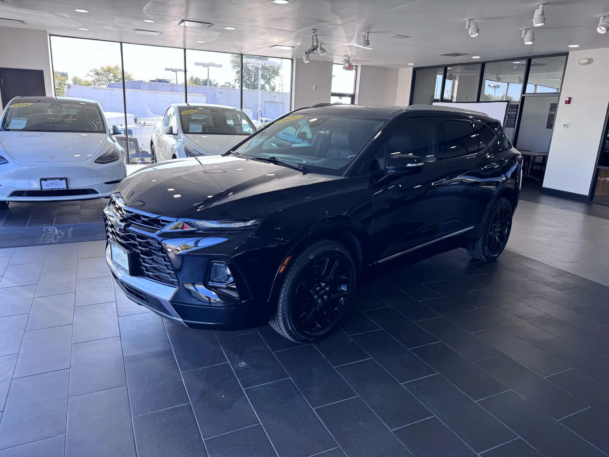 Used 2021 Chevrolet Blazer Premier w/ LPO, Black Accent Package AWD/4WD image 2
