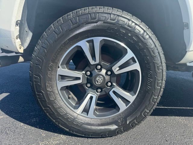 Used 2016 Toyota Tacoma TRD Sport w/ Premium & Technology Package image 9