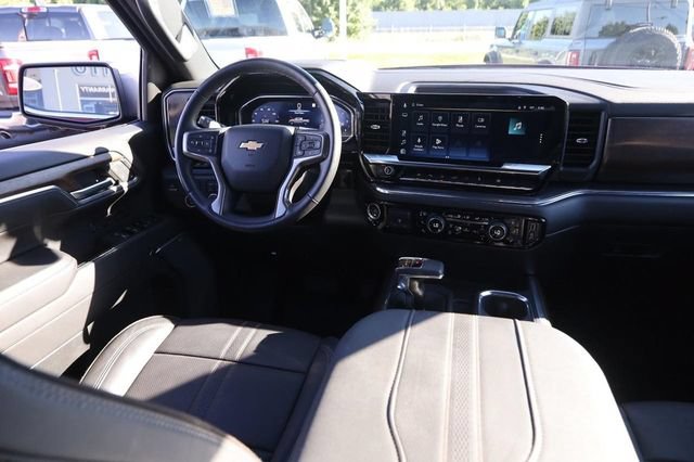 Used 2023 Chevrolet Silverado 1500 High Country w/ High Country Premium Package AWD/4WD image 25