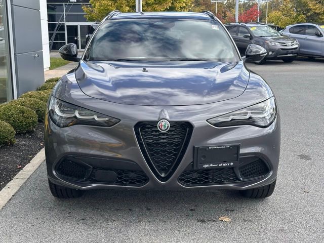 New 2025 Alfa Romeo Stelvio Sprint w/ Veloce Package AWD/4WD image 2