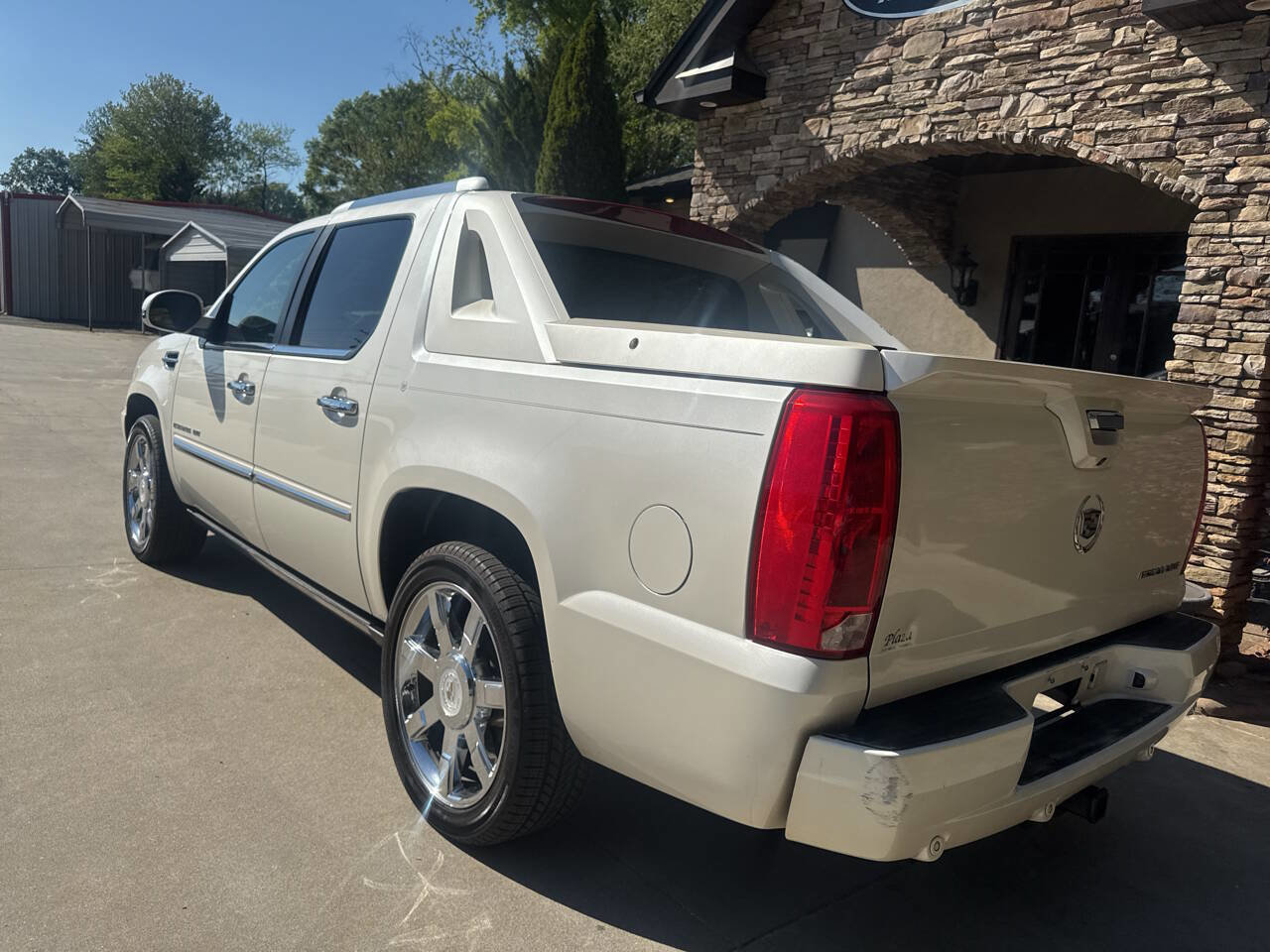 Used 2012 Cadillac Escalade EXT Premium AWD/4WD image 3
