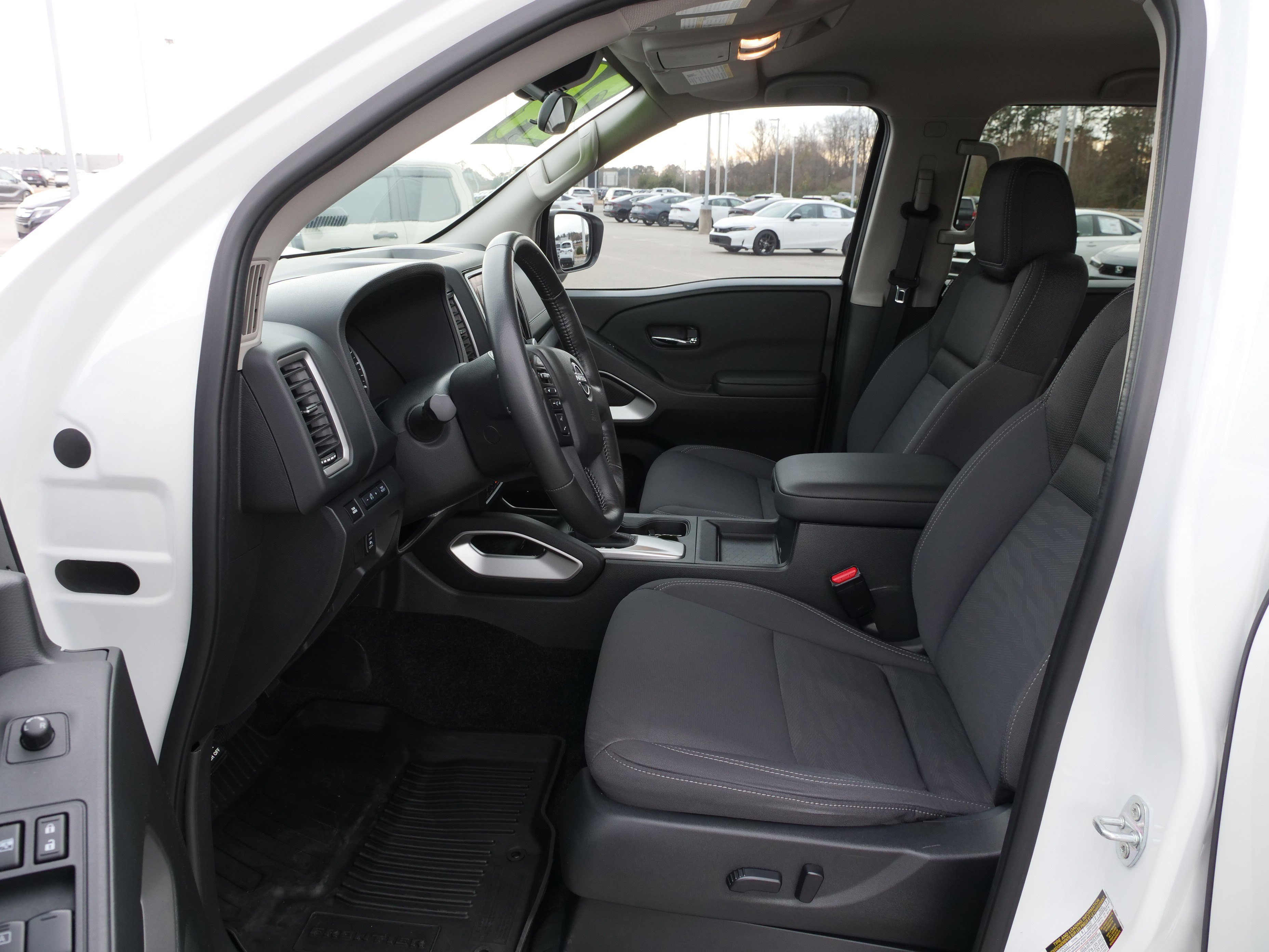 Used 2024 Nissan Frontier SV w/ SV Convenience Package image 16