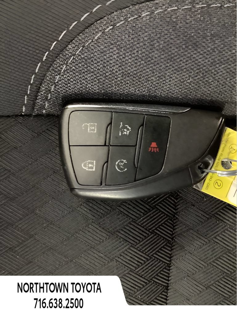 Used 2023 GMC Yukon SLE w/ Gmc Pro Safety Plus Package AWD/4WD image 26