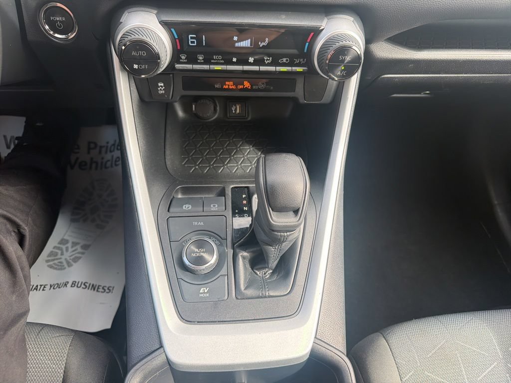 Used 2023 Toyota RAV4 XLE AWD/4WD image 31