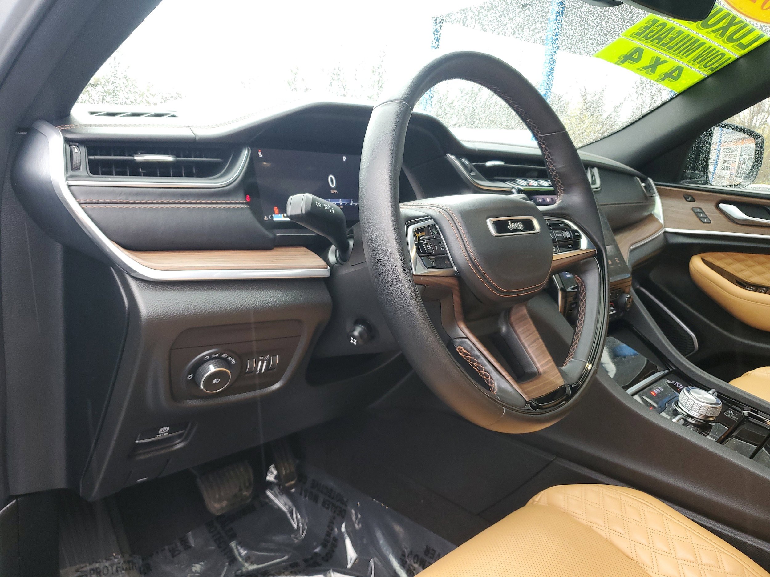 Used 2022 Jeep Grand Cherokee Summit w/ Luxury Tech Group V image 11
