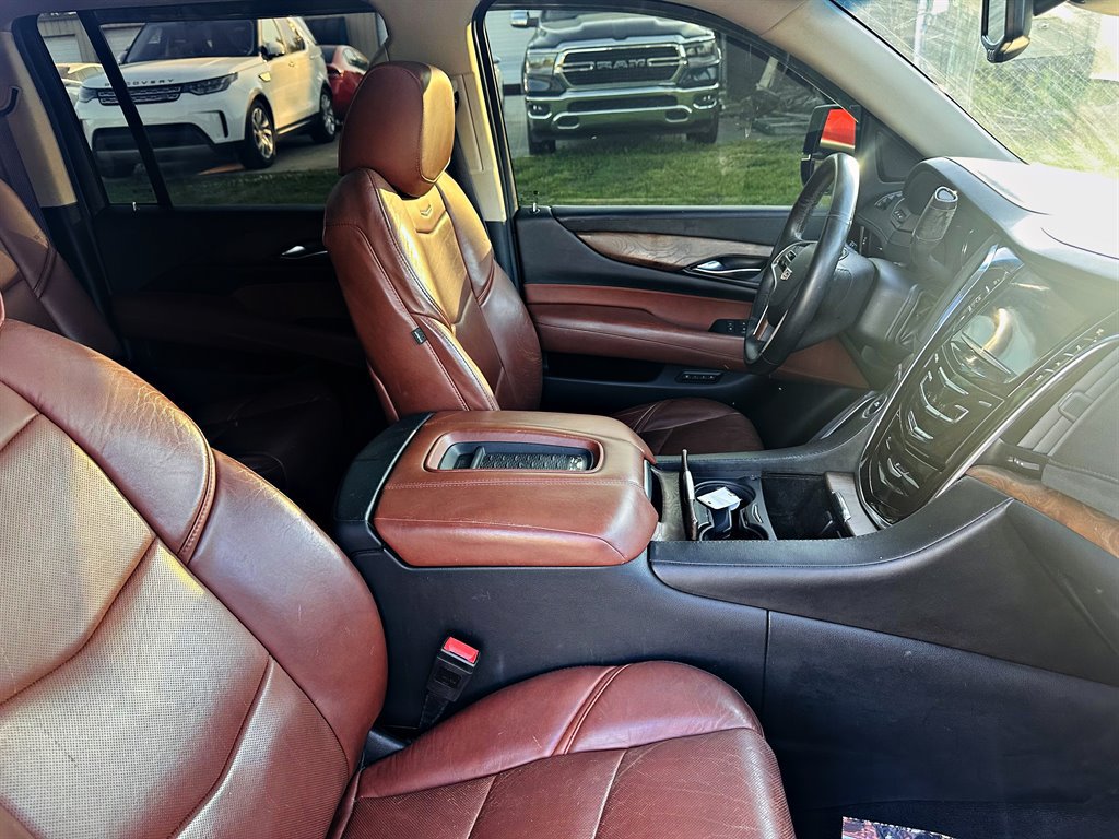Used 2016 Cadillac Escalade ESV Luxury AWD/4WD image 9