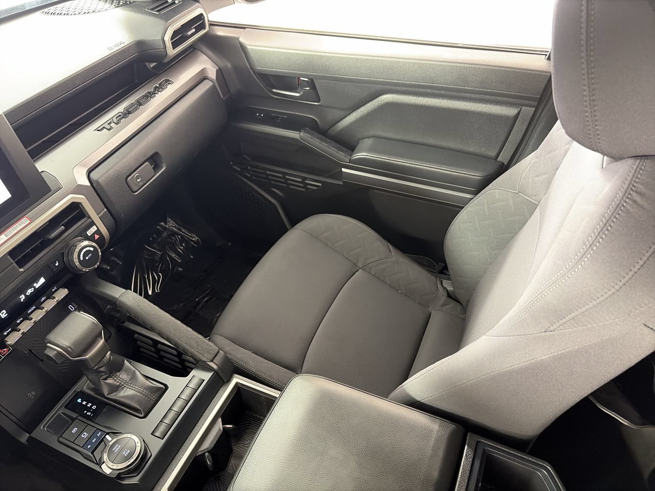 Used 2025 Toyota Tacoma SR5 AWD/4WD image 21