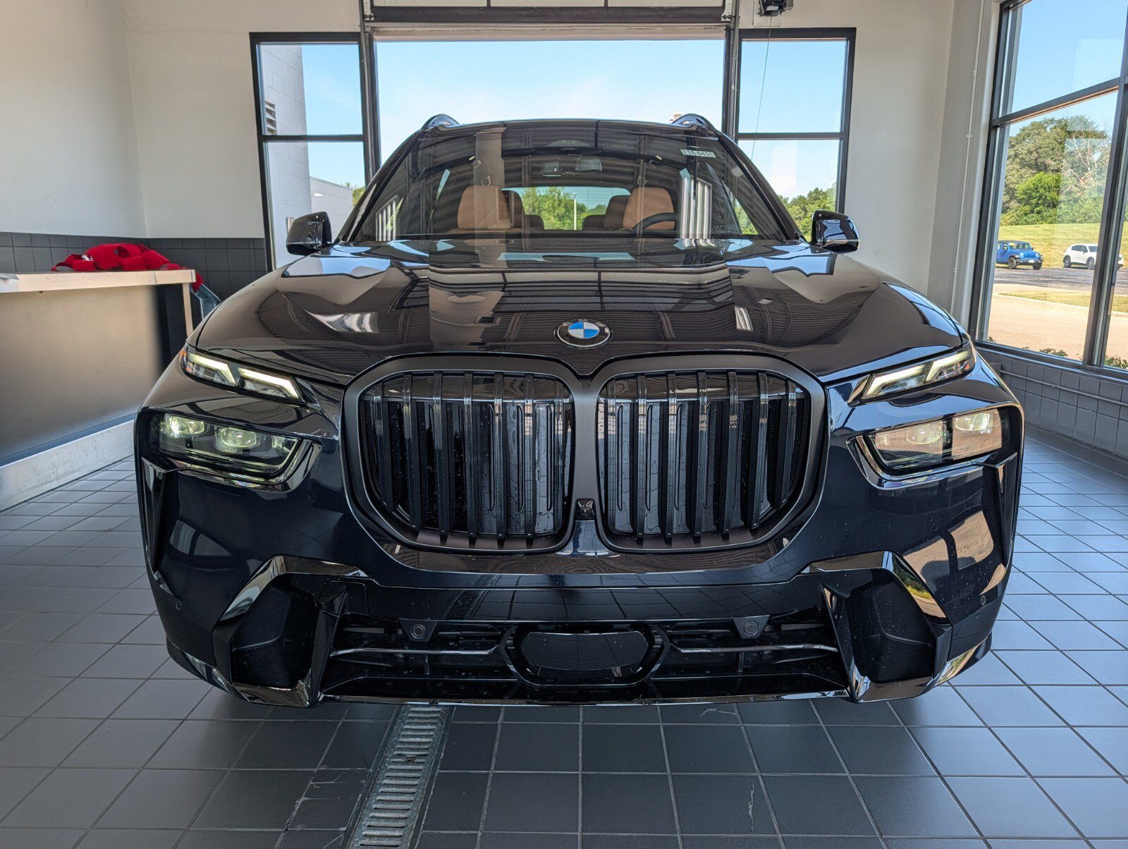 New 2027 BMW X7 xDrive40i w/ M Sport Package AWD/4WD image 8