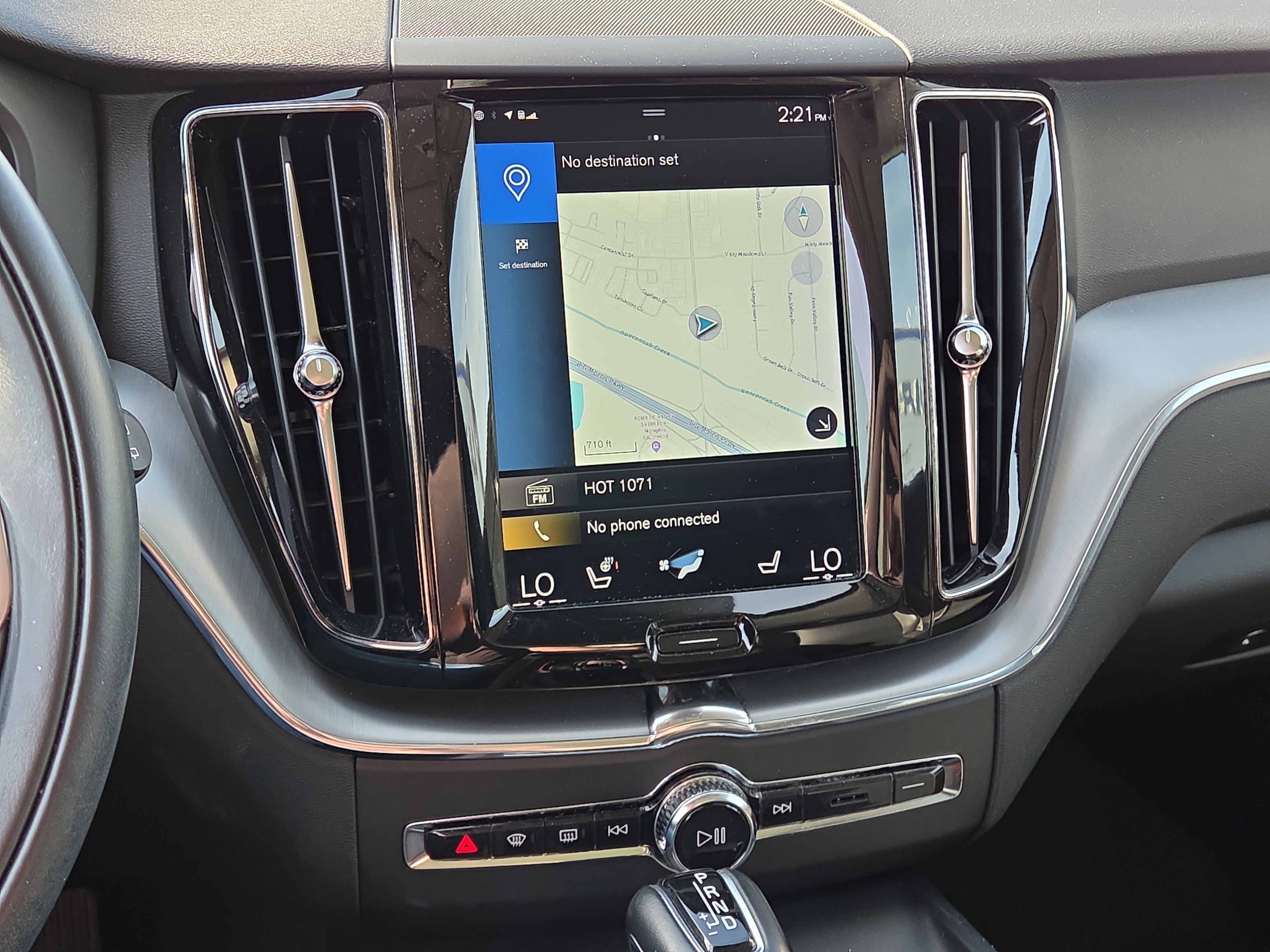 Used 2018 Volvo XC60 T5 Momentum w/ Convenience Package image 24