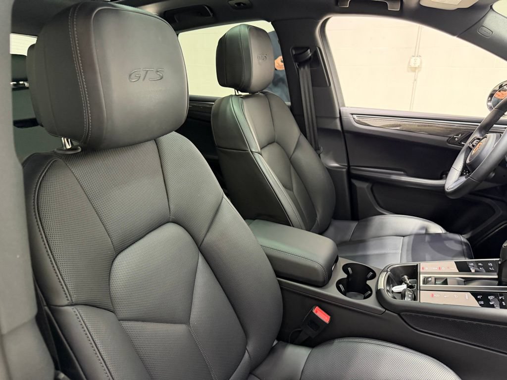 Used 2025 Porsche Macan GTS AWD/4WD image 46