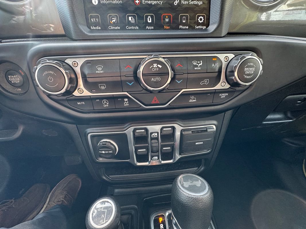 Used 2023 Jeep Wrangler Unlimited Sahara AWD/4WD image 23