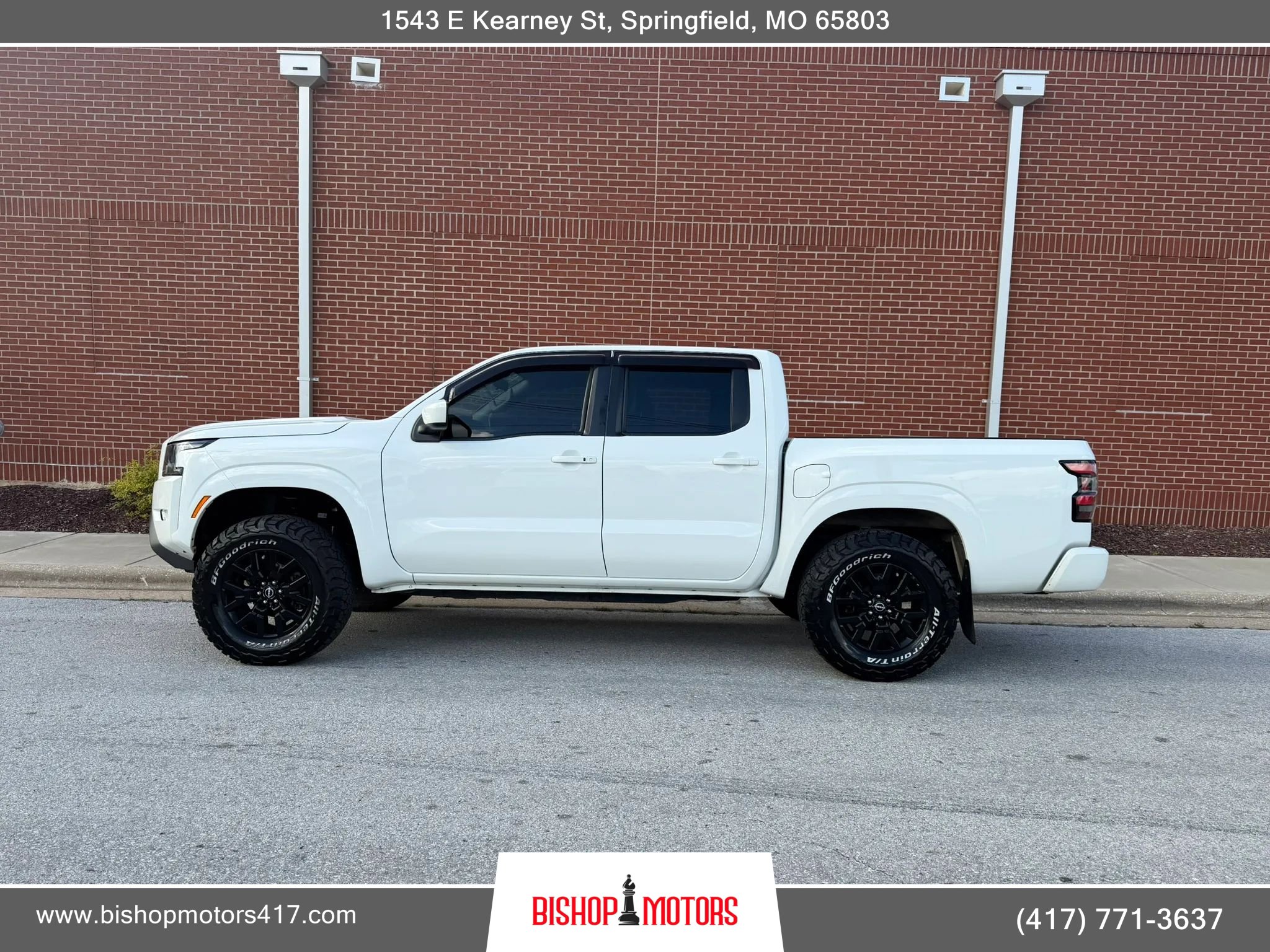 Used 2022 Nissan Frontier SV image 2