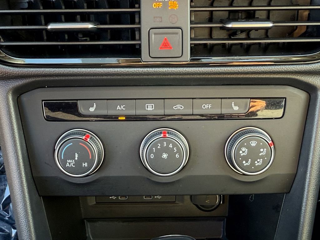 Used 2022 Volkswagen Taos SE w/ IQ.Drive SE Package image 16