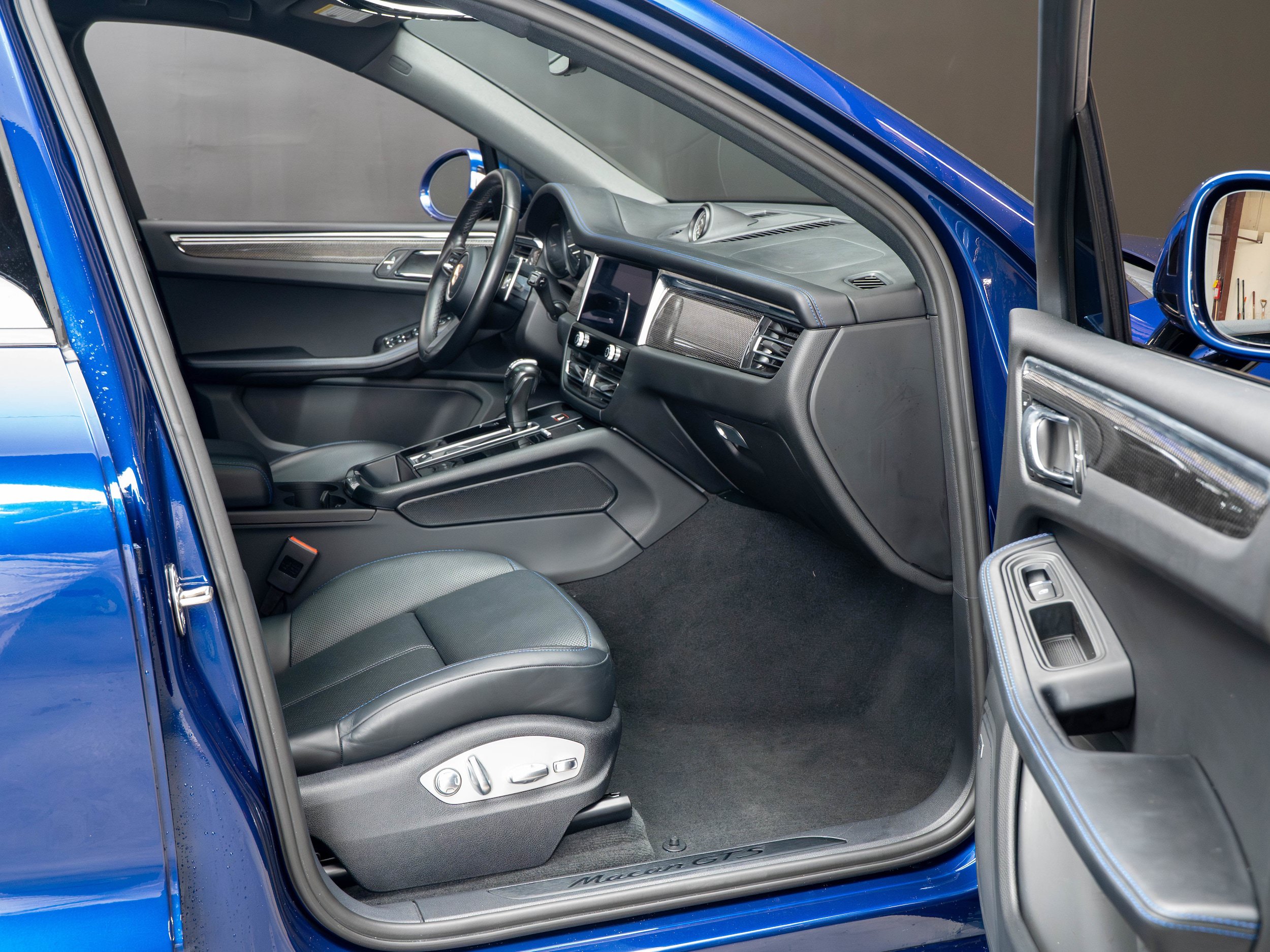 Certified 2023 Porsche Macan GTS AWD/4WD image 36