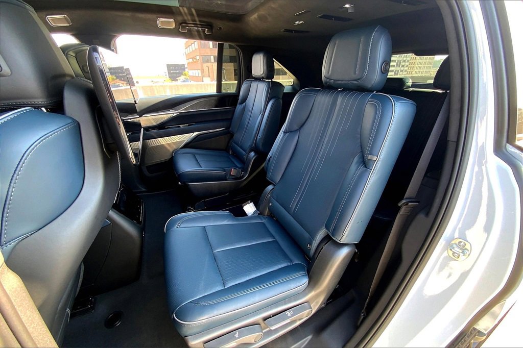 New 2026 Cadillac Escalade IQ Sport 2 w/ LPO, ONYX Package image 29