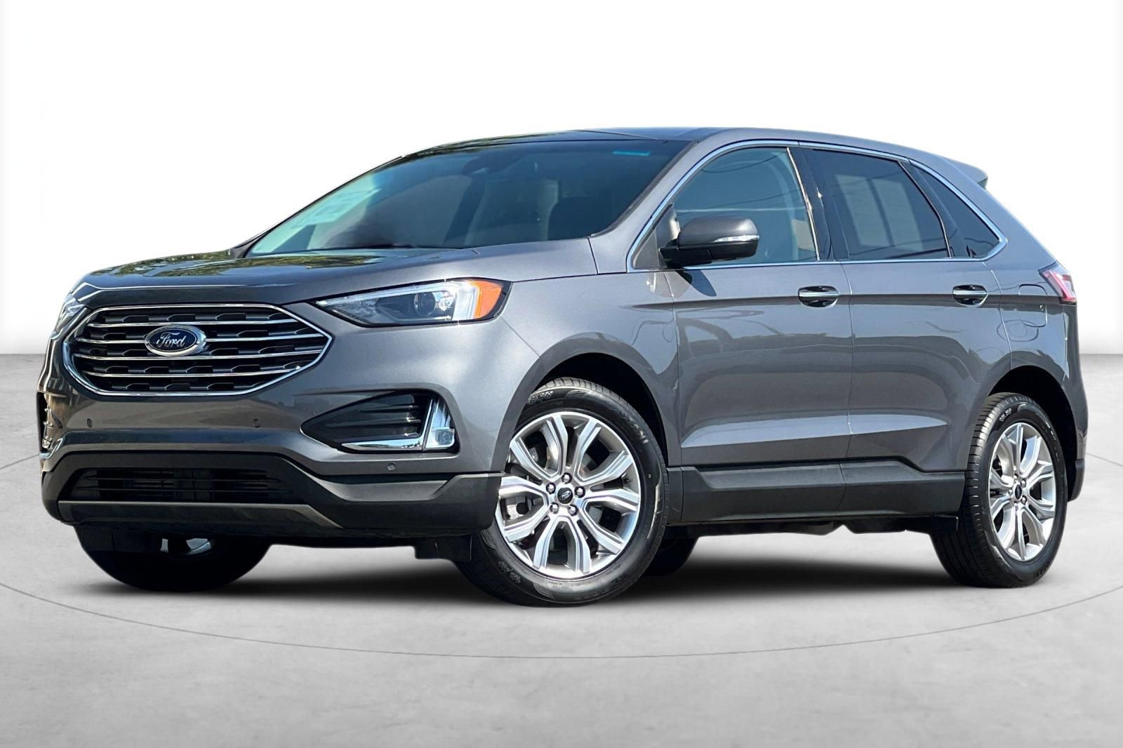 Used 2024 Ford Edge Titanium image 2