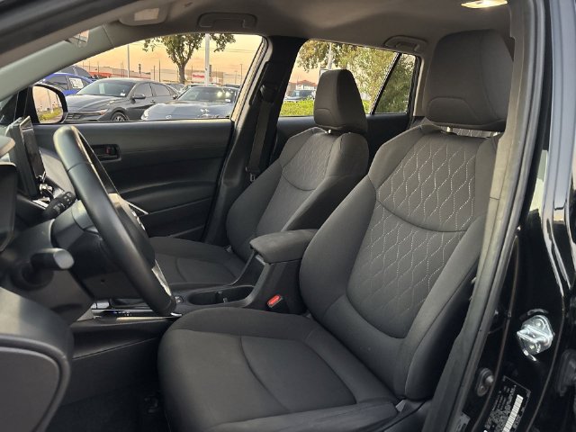 Used 2025 Toyota Corolla Cross LE FWD image 19