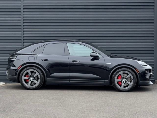 New 2026 Porsche Macan 4S Electric AWD/4WD image 8