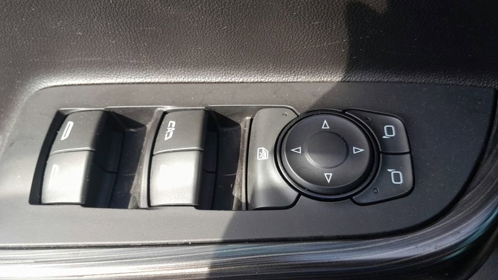 Used 2023 GMC Acadia SLT image 16