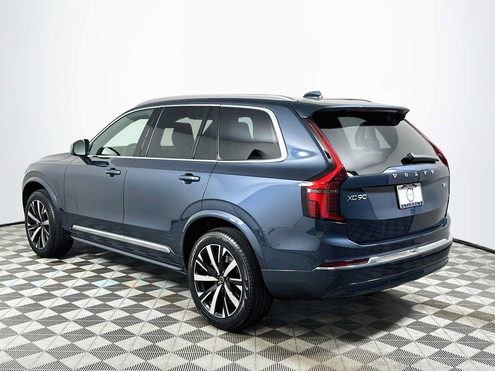 Used 2026 Volvo XC90 B5 Core AWD/4WD image 5