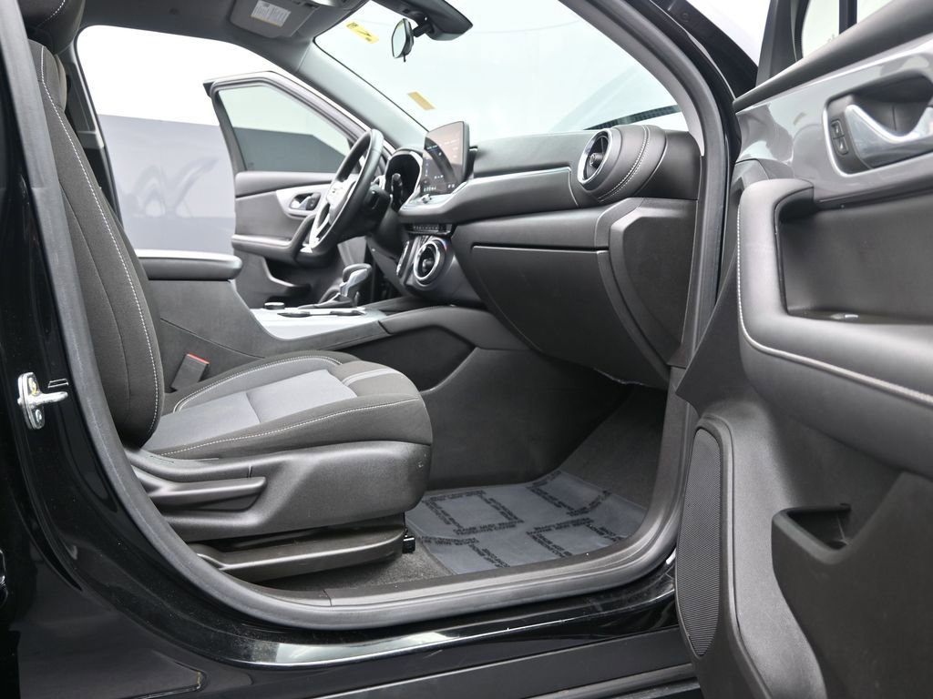 Used 2023 Chevrolet Blazer LT image 17