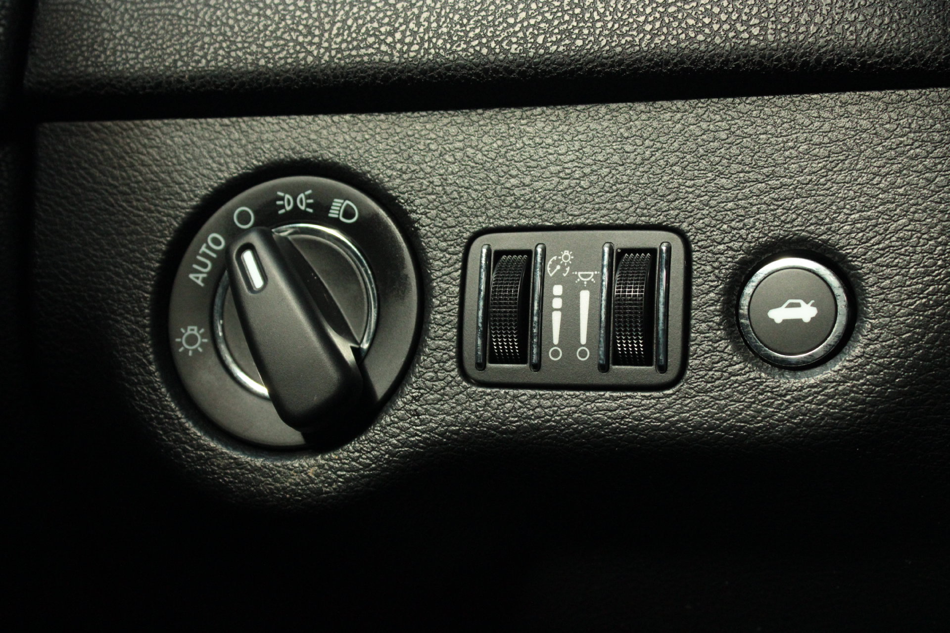 Used 2023 Chrysler 300 Touring w/ Sport Appearance Package RWD image 26