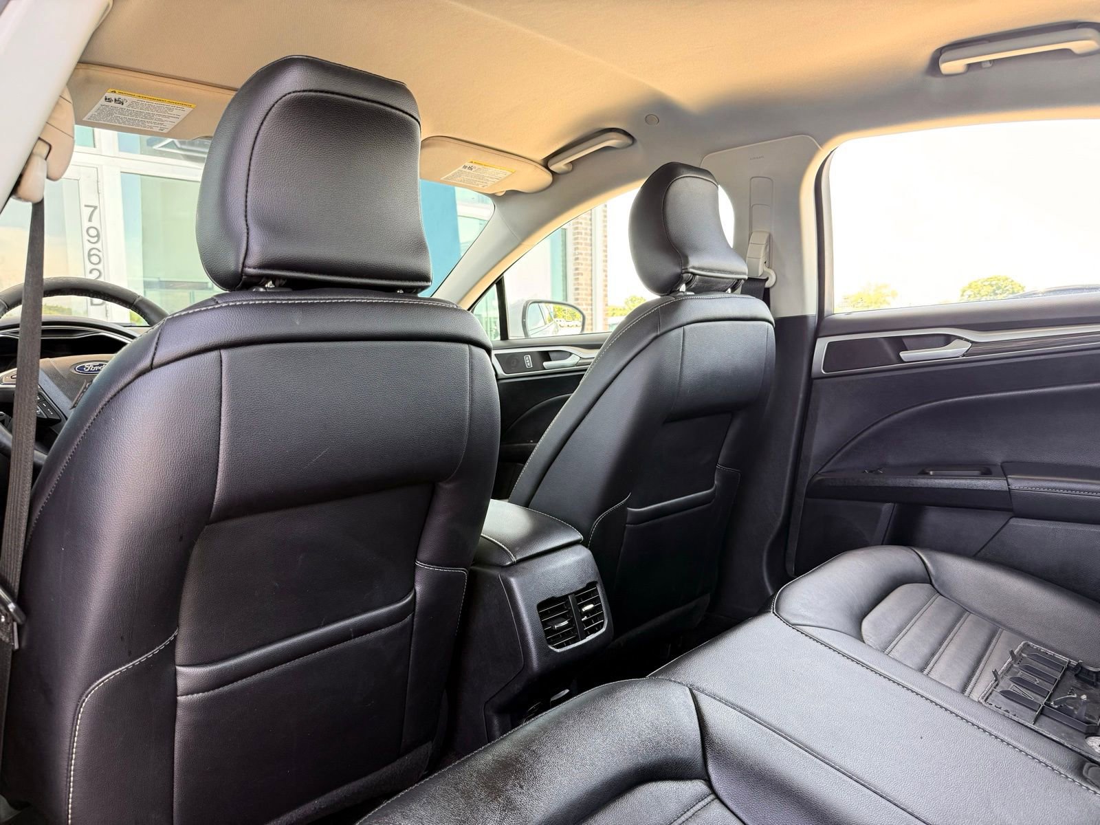 Used 2018 Ford Fusion SE w/ Equipment Group 602A FWD image 15