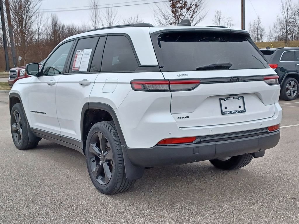 Used 2023 Jeep Grand Cherokee Altitude AWD/4WD image 4