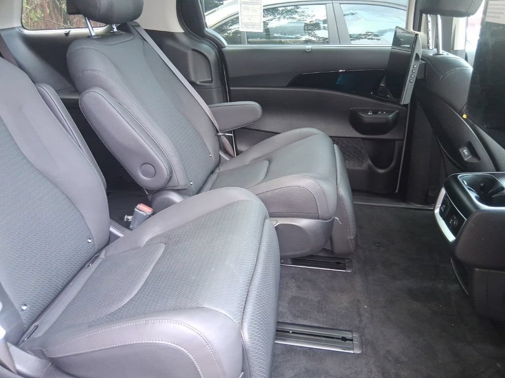 Certified 2025 Kia Carnival SX Prestige FWD image 4