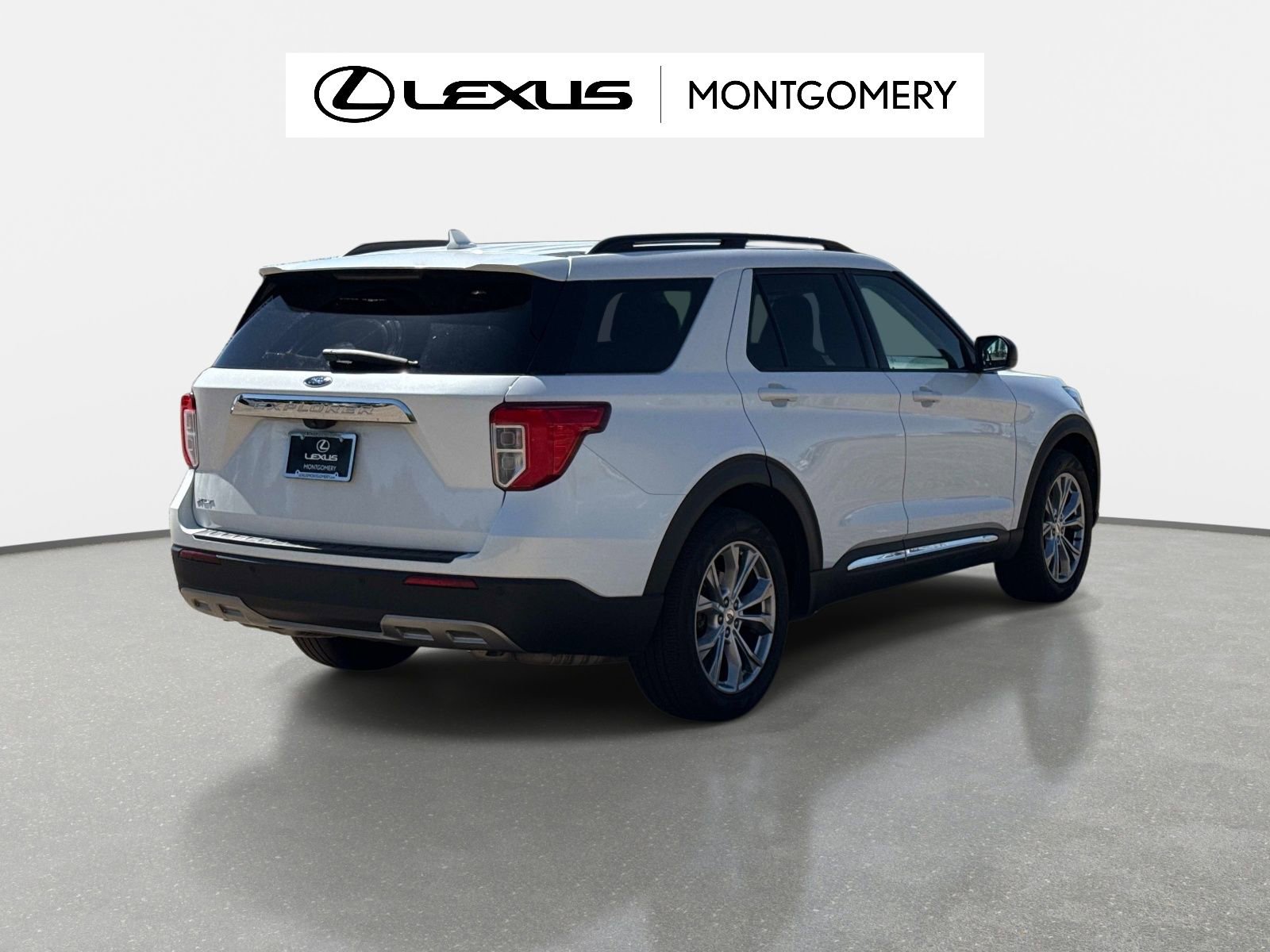 Used 2021 Ford Explorer XLT w/ Equipment Group 202A image 3