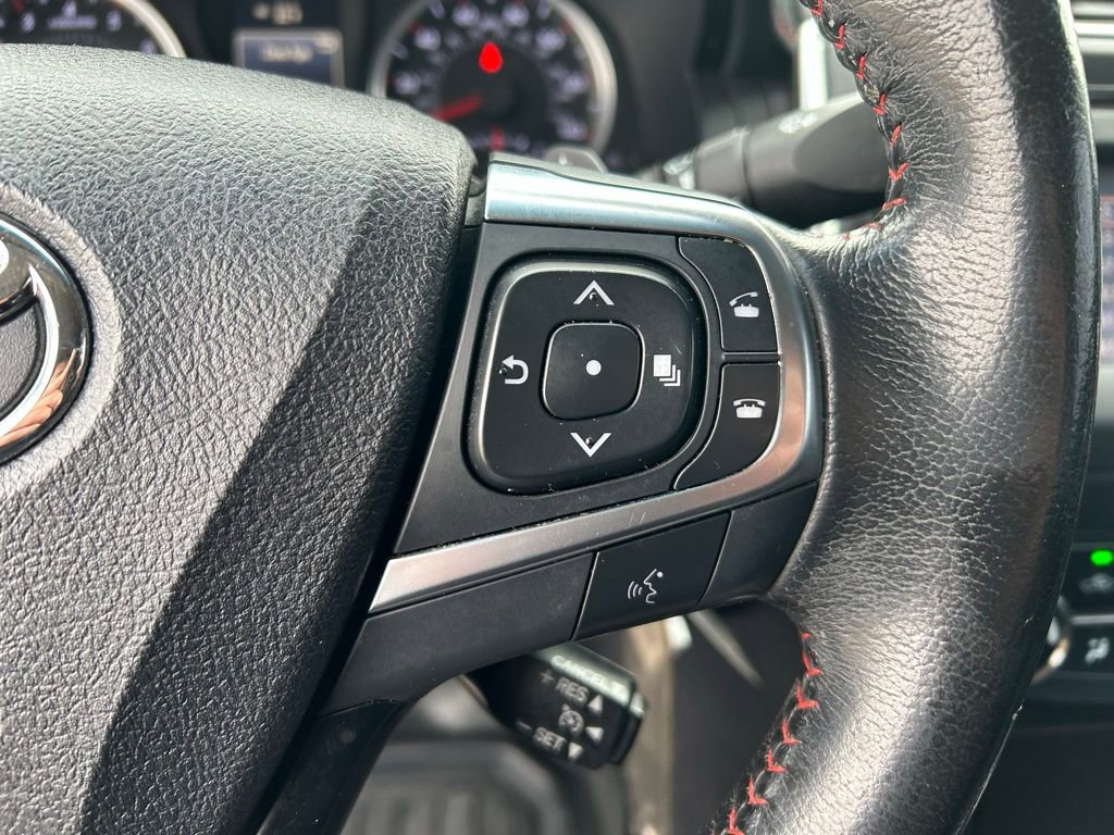 Used 2016 Toyota Camry SE image 11