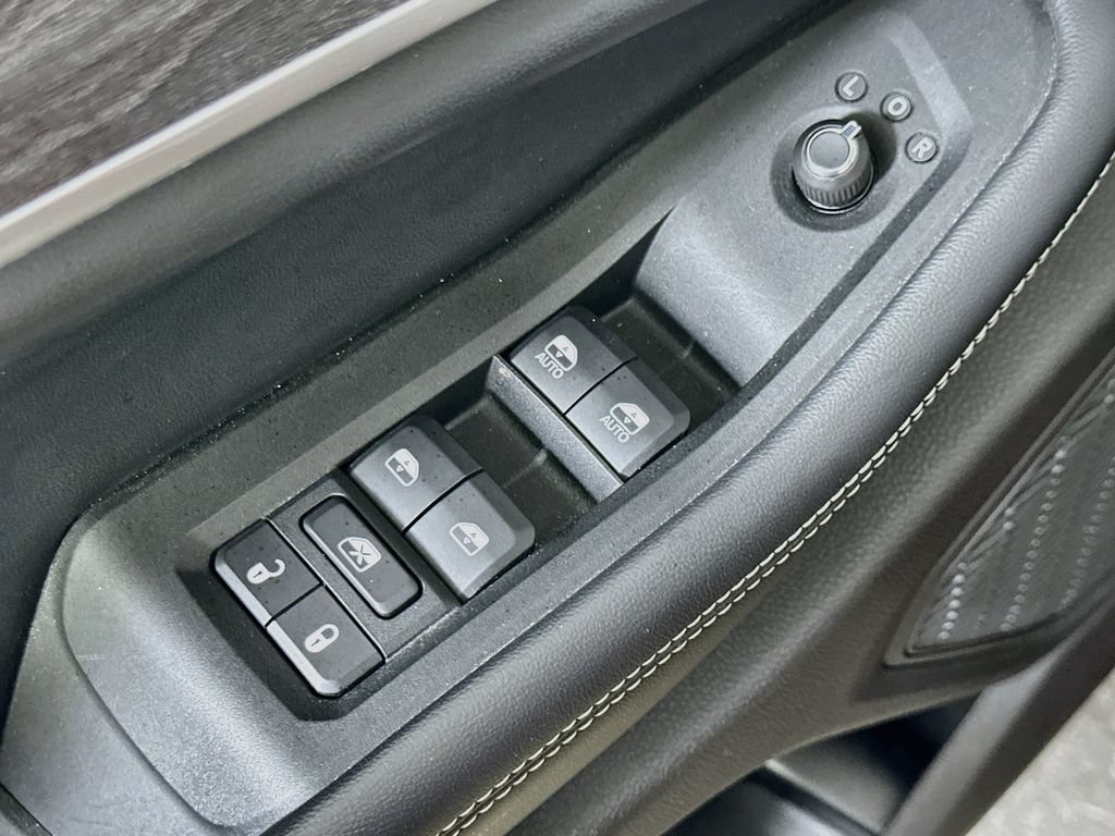 Used 2023 Jeep Grand Cherokee Limited AWD/4WD image 22