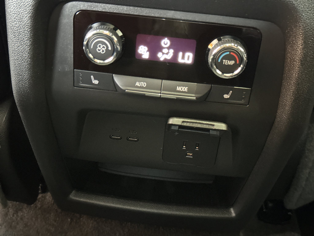 Used 2025 Chevrolet Traverse RS AWD/4WD image 16