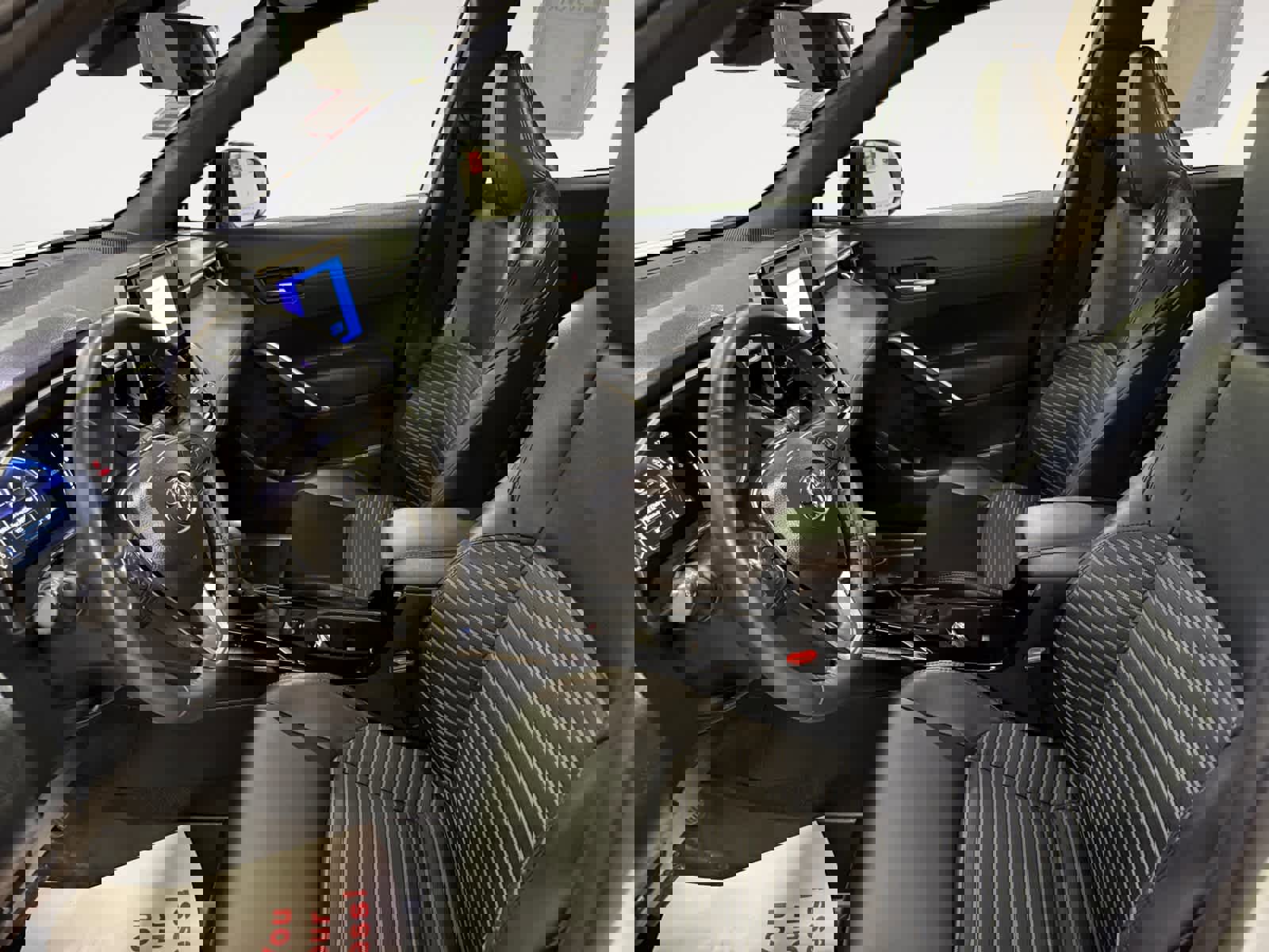 Used 2024 Toyota Corolla Cross XSE image 13