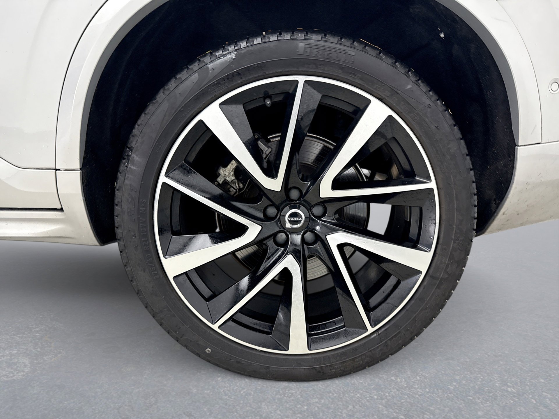 Used 2024 Volvo XC90 B6 Plus w/ Protection Package Premier image 11